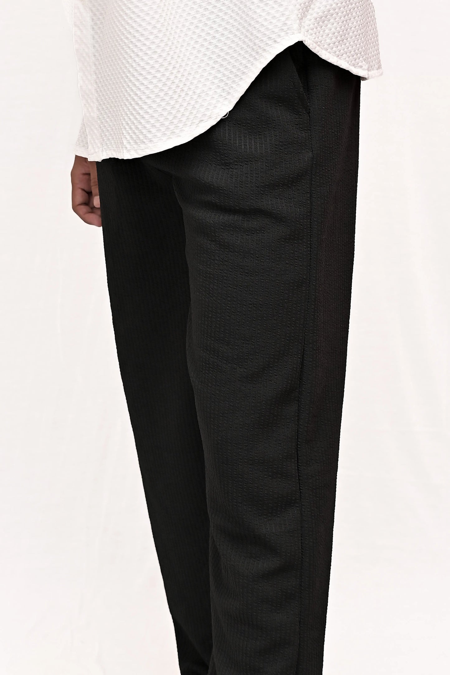CLASSIC TEXTURED STRAIGHT TROUSER – BLACK